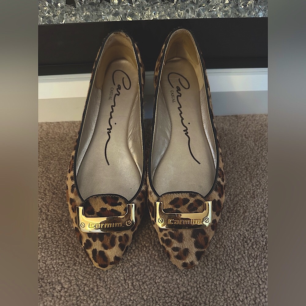 Beautiful leopard print flats - Size 7.5
